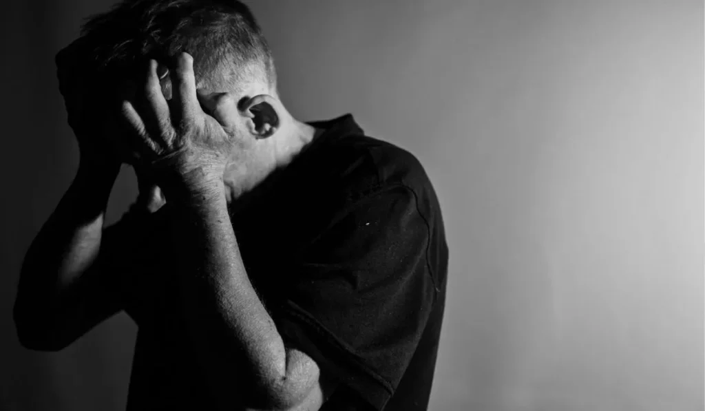 elder man having anxiety - Lynk Diagnostics elder man having anxiety