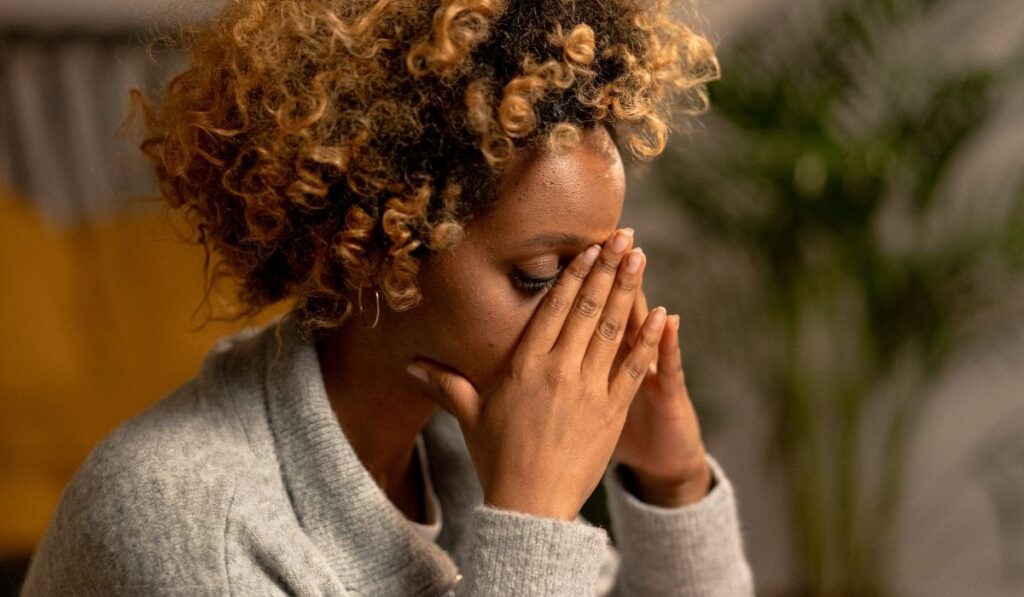 woman having anxiety - Lynk Diagnostics woman having anxiety