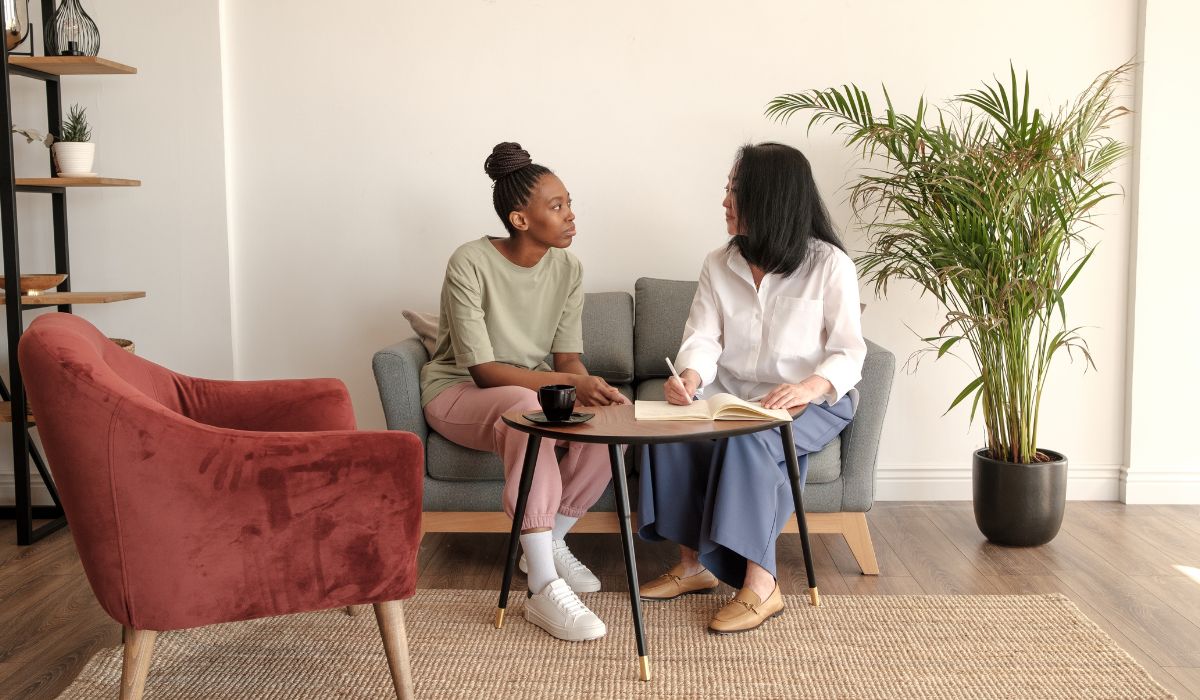 women having a therapy session about hydroxybupropion